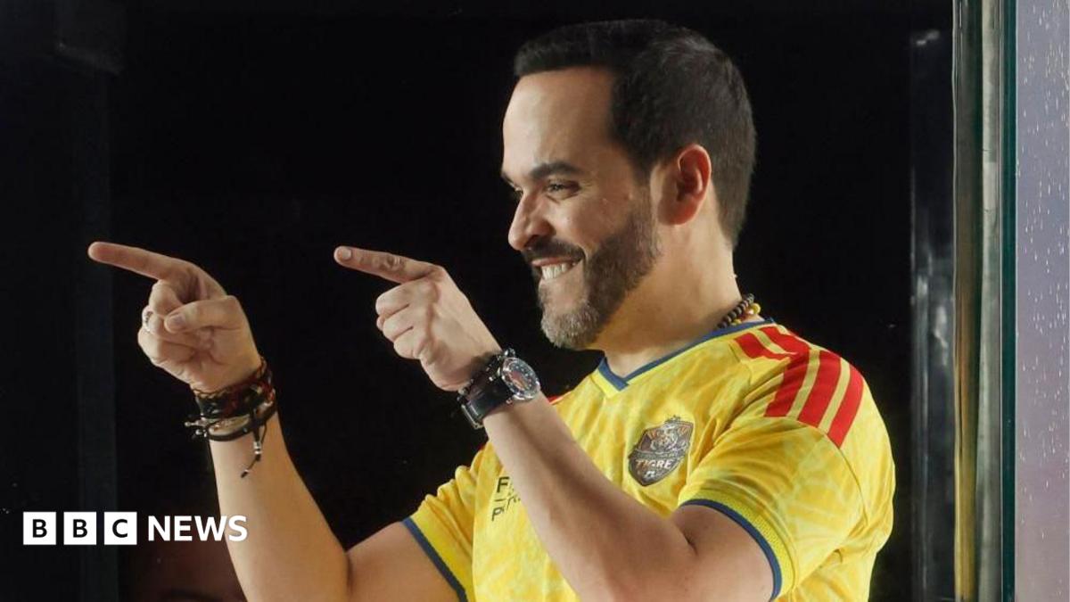 Colombian presidential candidate Abelardo de la Espriella greets supporters following preliminary results that show him leading leftist Ivan Cepeda, in Barranquilla, Colombia, 21 June 2026.