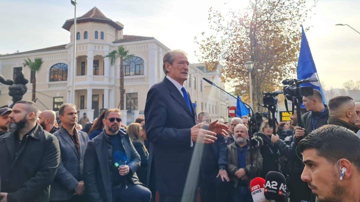 US Lifts Albanian Opposition Leader Berisha's 'Persona Non Grata' Status