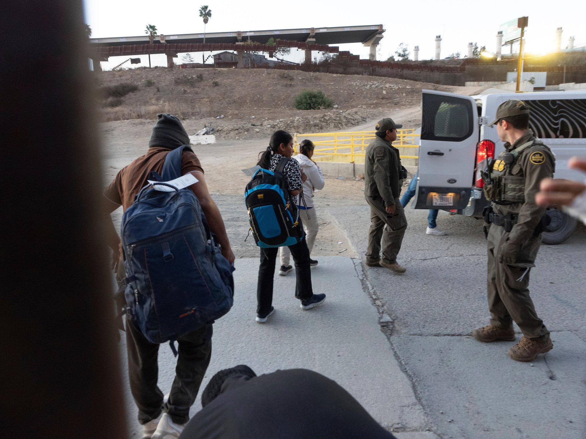 US Supreme Court paves way for government to block asylum seekers at border | Donald Trump News