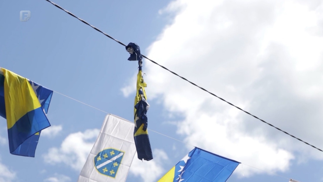 Unknown Persons burned Thirteen Bosnian Flags near Livno