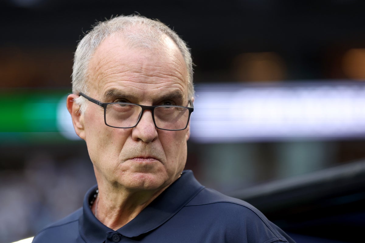 Uruguay boss Marcelo Bielsa defends unusual World Cup photo: ‘I’m not a model!’