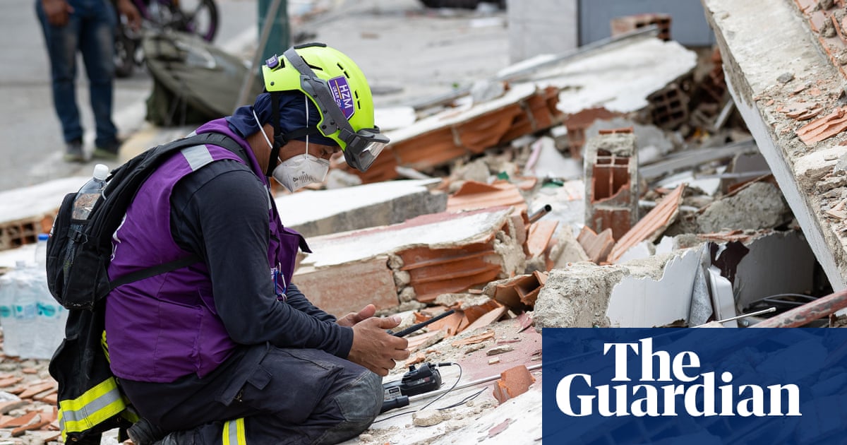 Venezuela earthquake: father and son found alive in rubble after four days as death toll nears 1,500 | Venezuela
