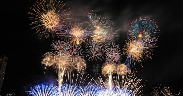 Vietnam, France tell heritage stories through fireworks over Han River in Da Nang