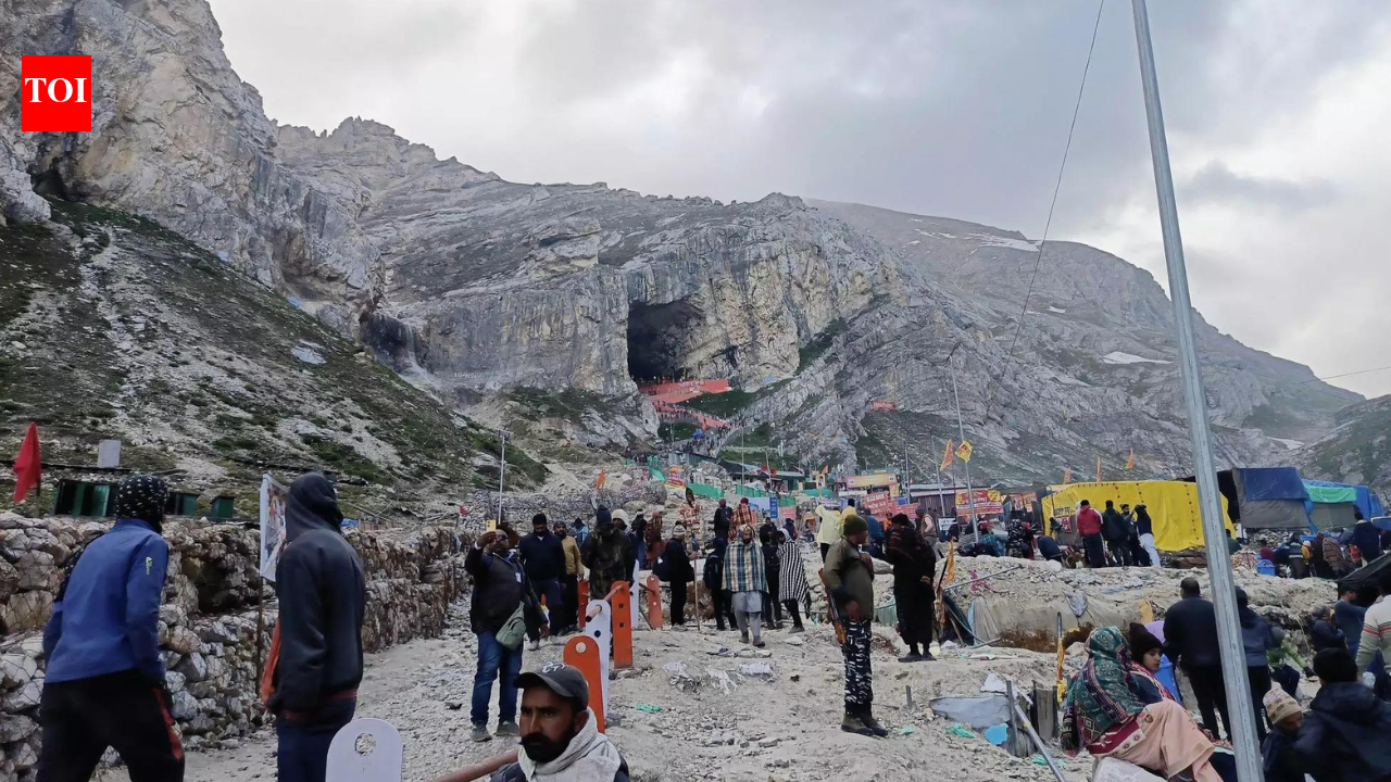 12k pilgrims visit Amarnath; 3rd batch of 4.8k leave for ice Shivling darshan | India News