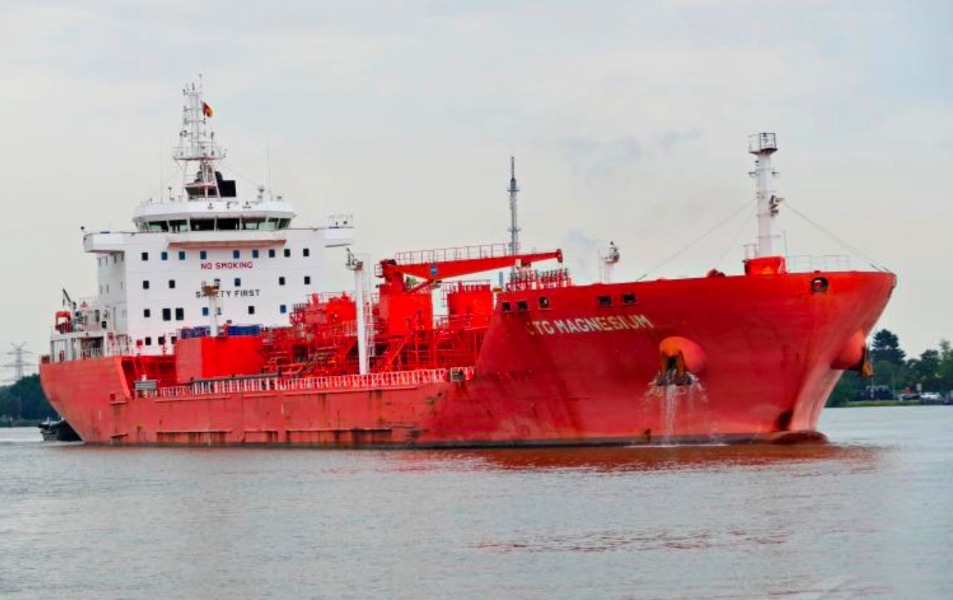 23 rescued after attack sparks fire on oil tanker off Oman coast