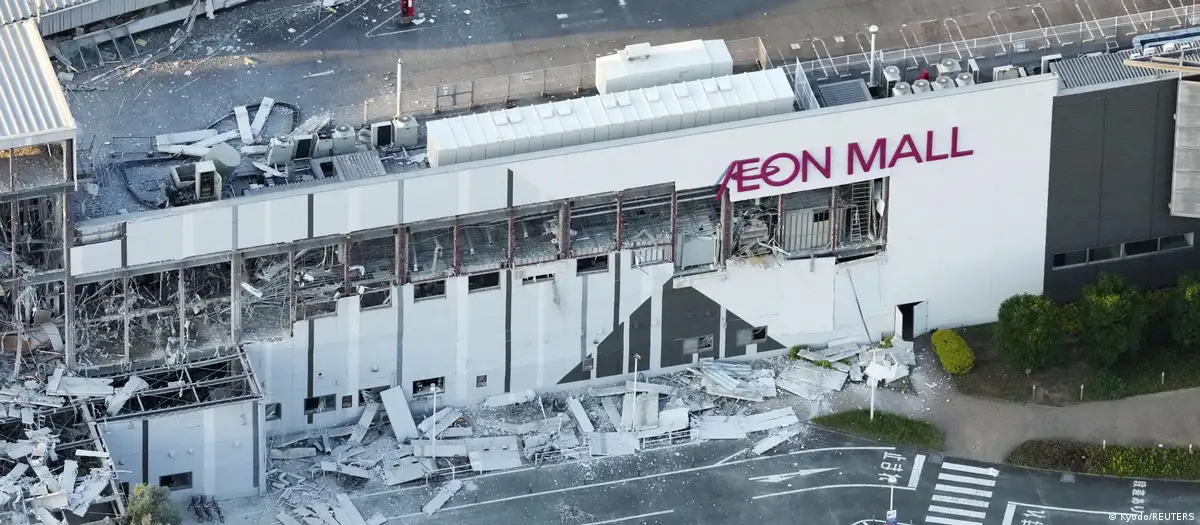 7.1-magnitude earthquake in southern Japan, traps shoppers and injures dozens