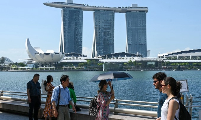 Airlines race to open new routes to world's second-richest country