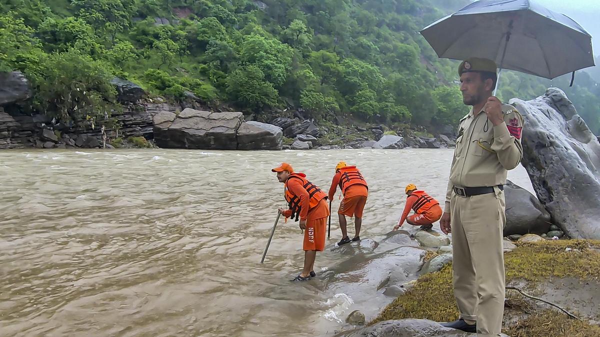 Amid inclement weather, Amarnath Yatra resumes in J&K