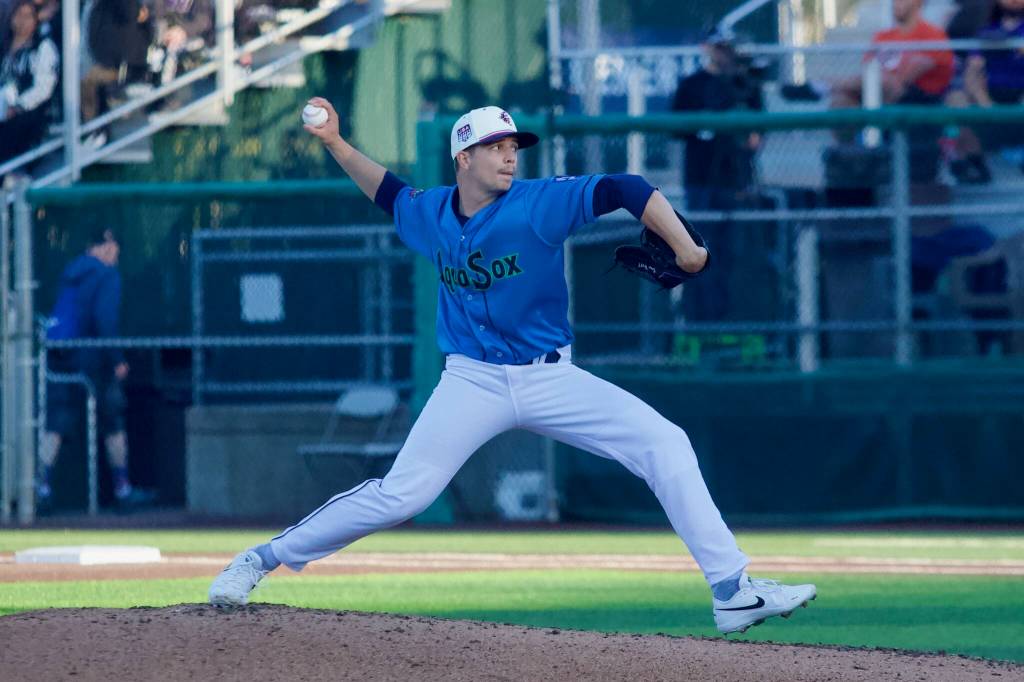 AquaSox starter Evan Truitt delivers a pitch during Everett’s 6-3 win against the Tri-City Dust Devils at Everett Memorial Stadium on July 4, 2026. (Joe Pohoryles / The Herald)