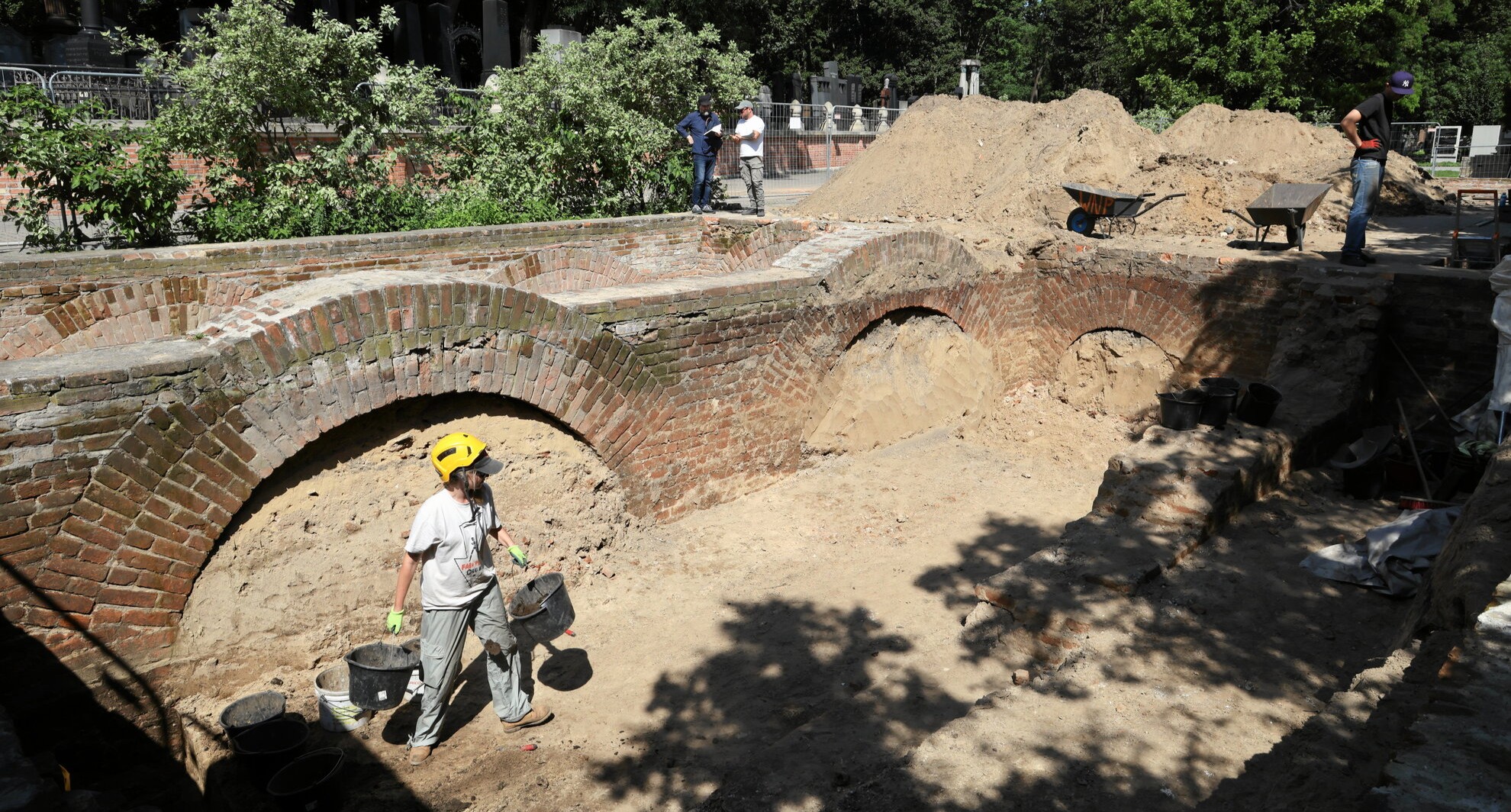 Archaeologists uncover synagogue in Warsaw Jewish cemetery destroyed by Germans in WWII