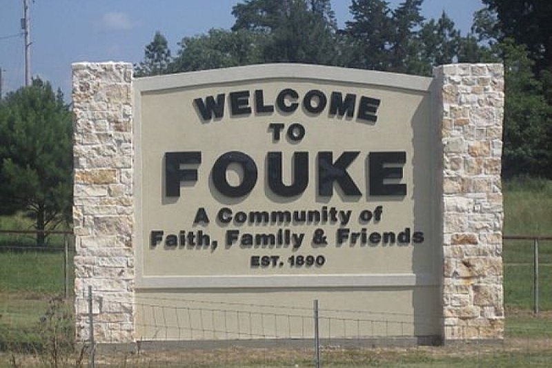 Arkansas board suspends former Fouke superintendent’s license, says he kissed students | The Arkansas Democrat-Gazette