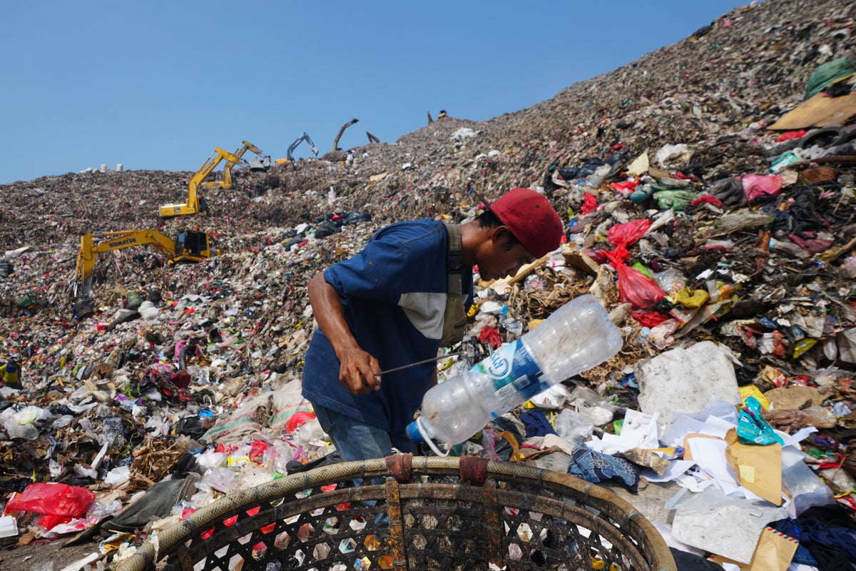 As Indonesia cuts methane emissions, life atop a mountain of garbage begins to change