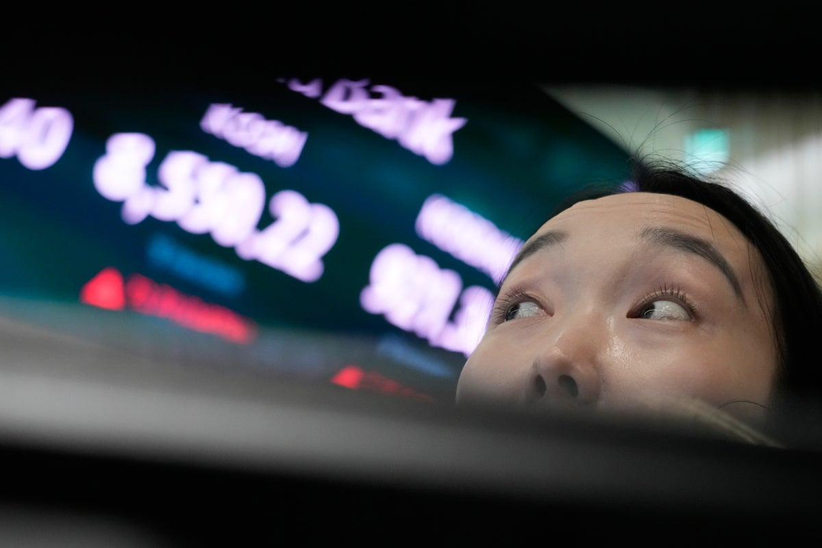 Asian stocks mostly decline on a sell-off of chip shares