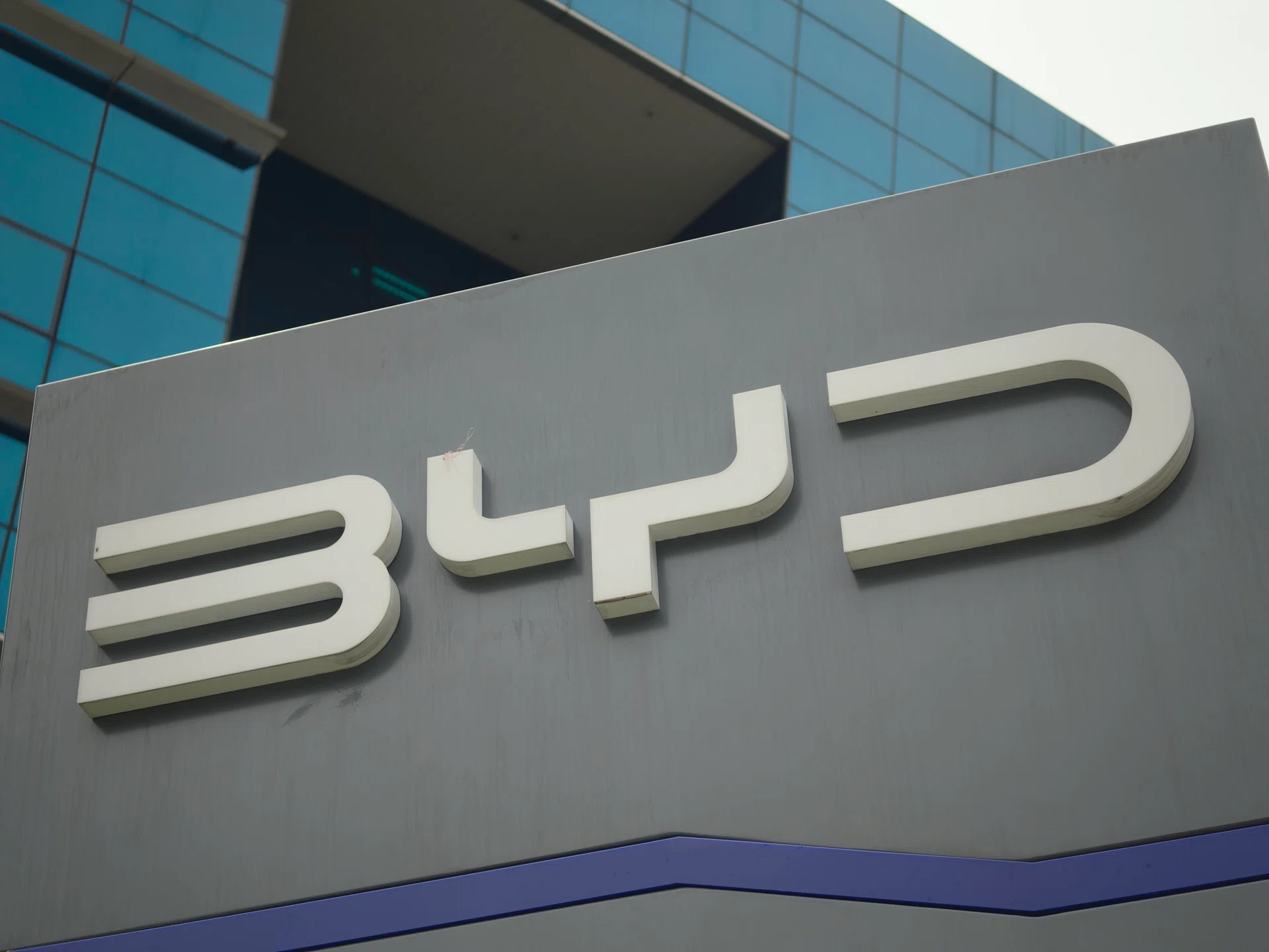 BYD corners a quarter of the Singapore market as EV adoption reaches 62.4%