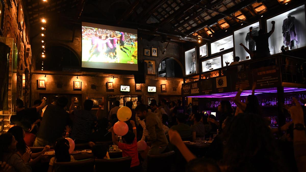 Bangalore restaurants open till 3.30 a.m. for football world cup matches