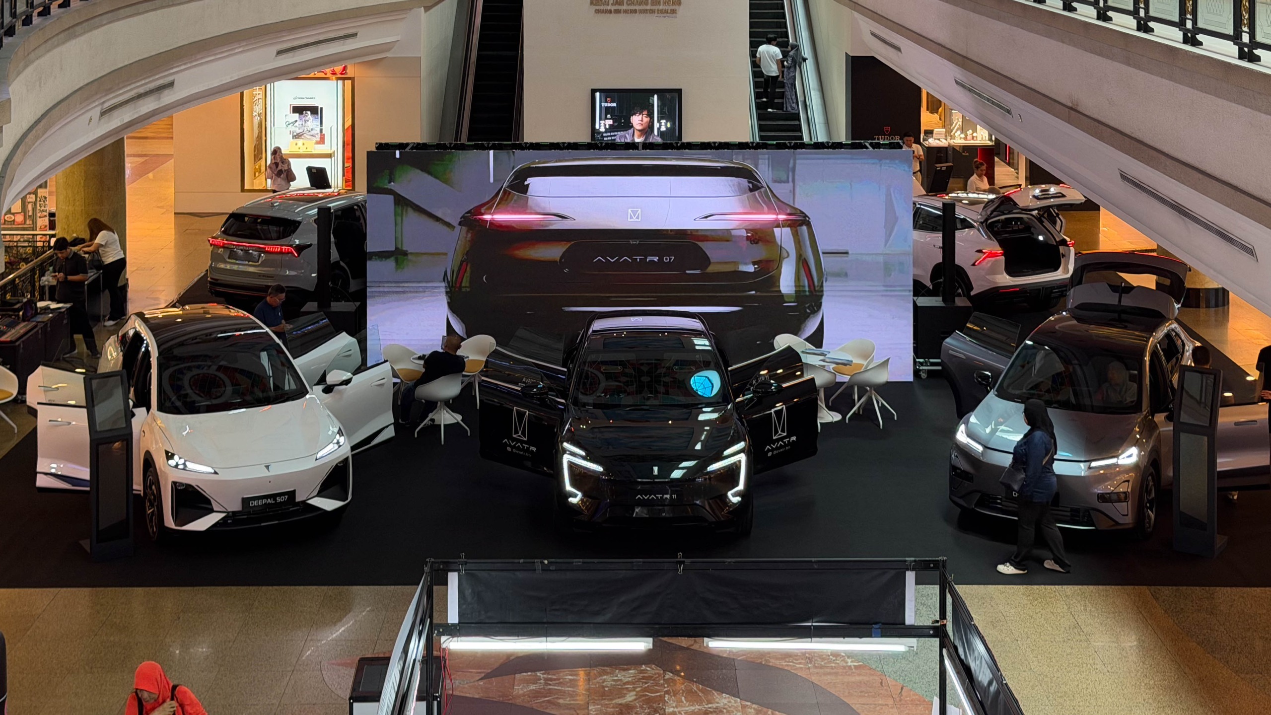 Best Auto showcases latest Jetour and DEEPAL models at The Mall roadshow