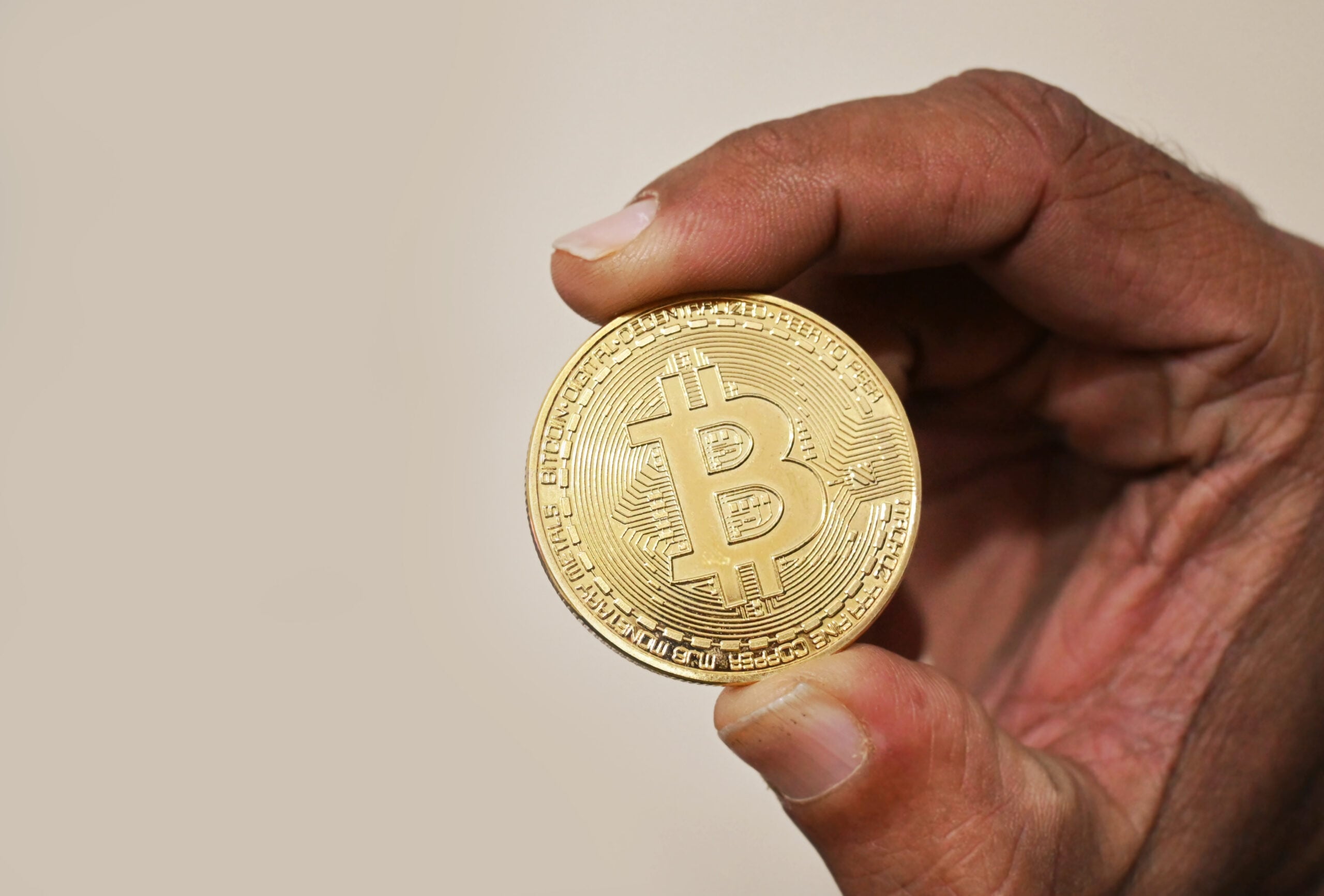 Bitcoin steady as stablecoins anchor Latin America