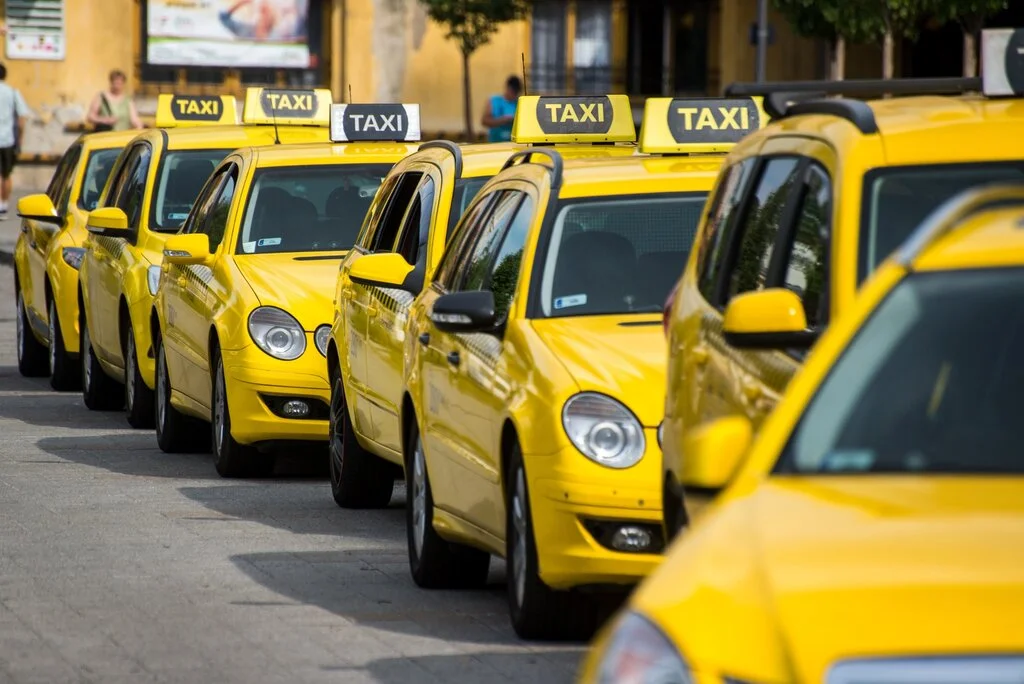 Budapest taxi drivers struggles transportation MÁV trains