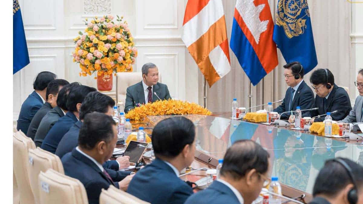 Cambodia Seeks Foreign Investment as Economy Faces Growing Pressure