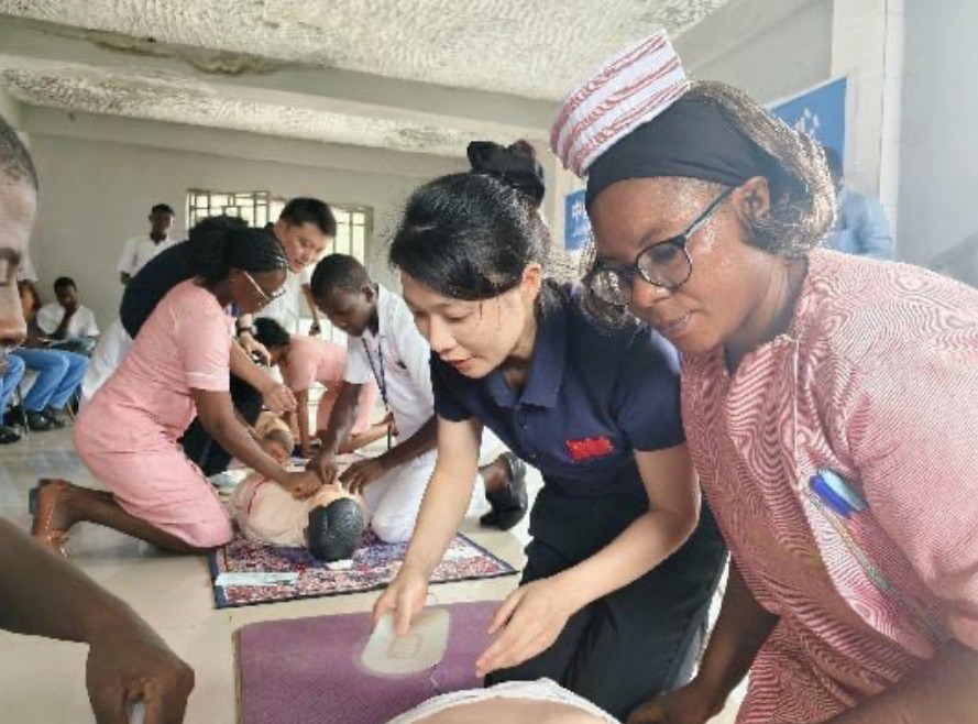 Chinese Medical Team trains Sierra Leonean Nursing students in Emergency Response