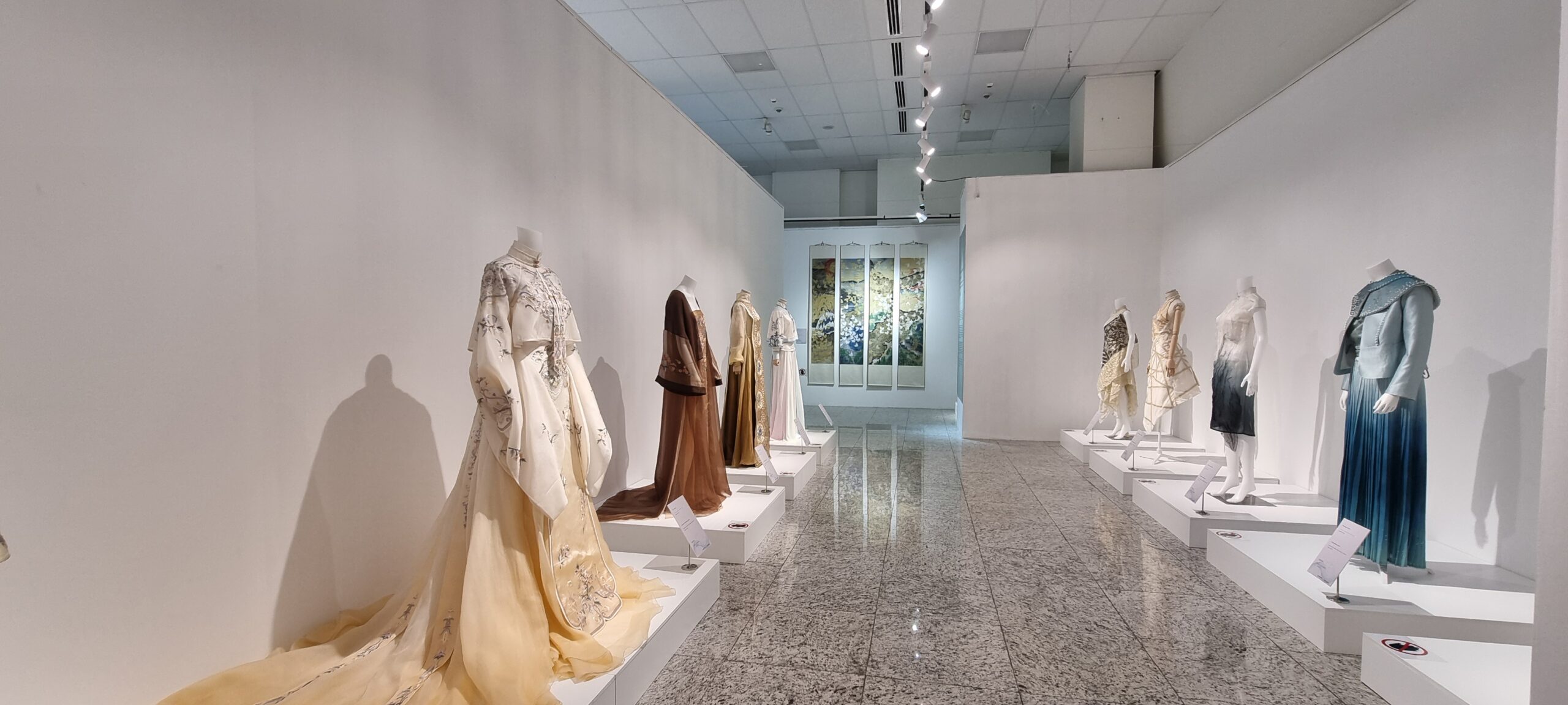Chinese Silk Exhibition in Kazakh Capital Weaves Together History and Modern Design