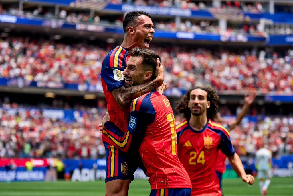 Clinical Spain march into World Cup last 16 with dominant display against Austria