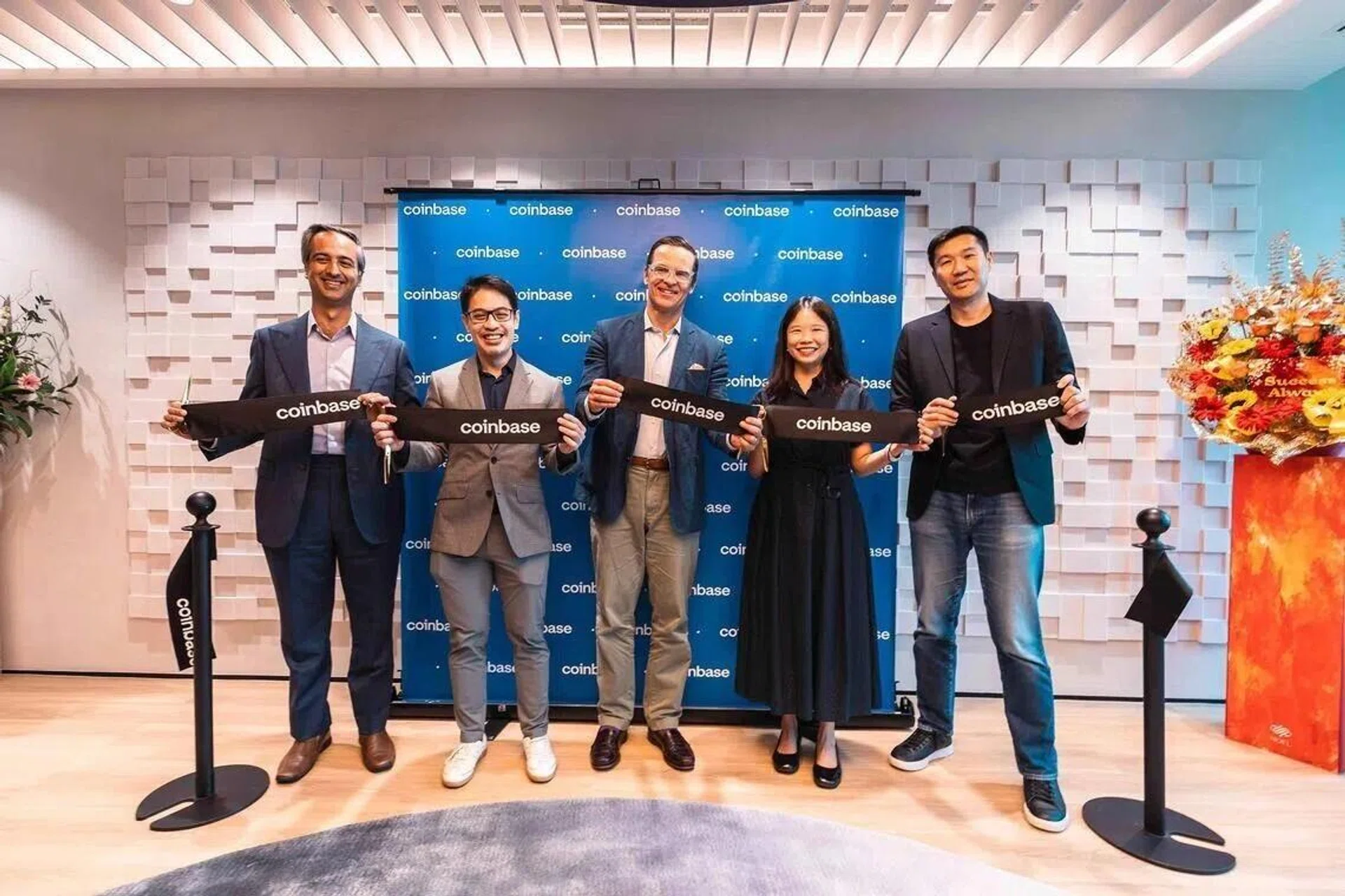 Coinbase to expand Singapore operations, grow headcount to 200 despite global restructuring