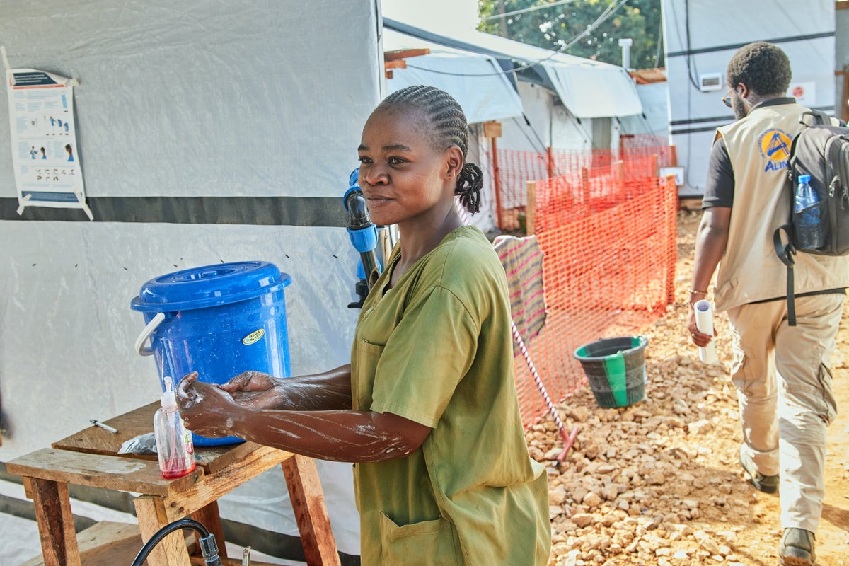 Confirmed Ebola cases top 2,000 in Congo, including 754 deaths