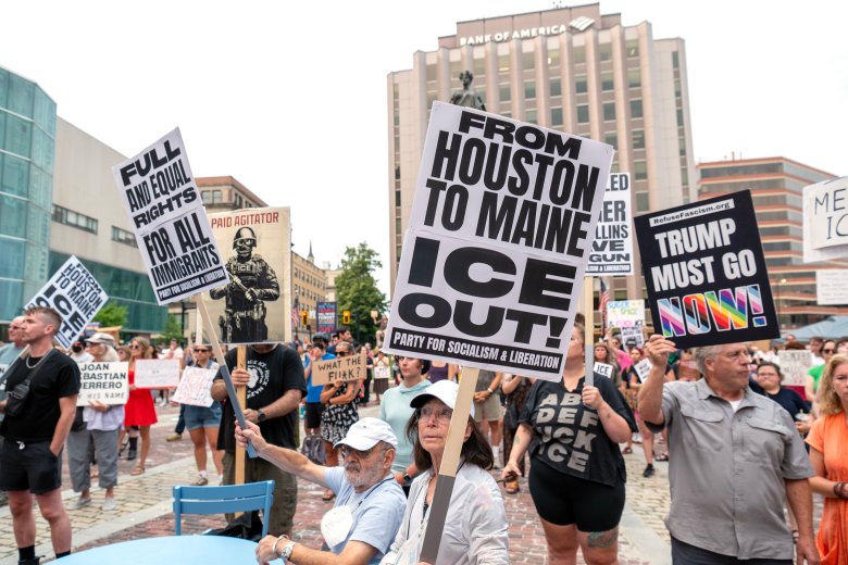 Crowd gathers in Portland to protest killing of Colombian man by federal immigration agents