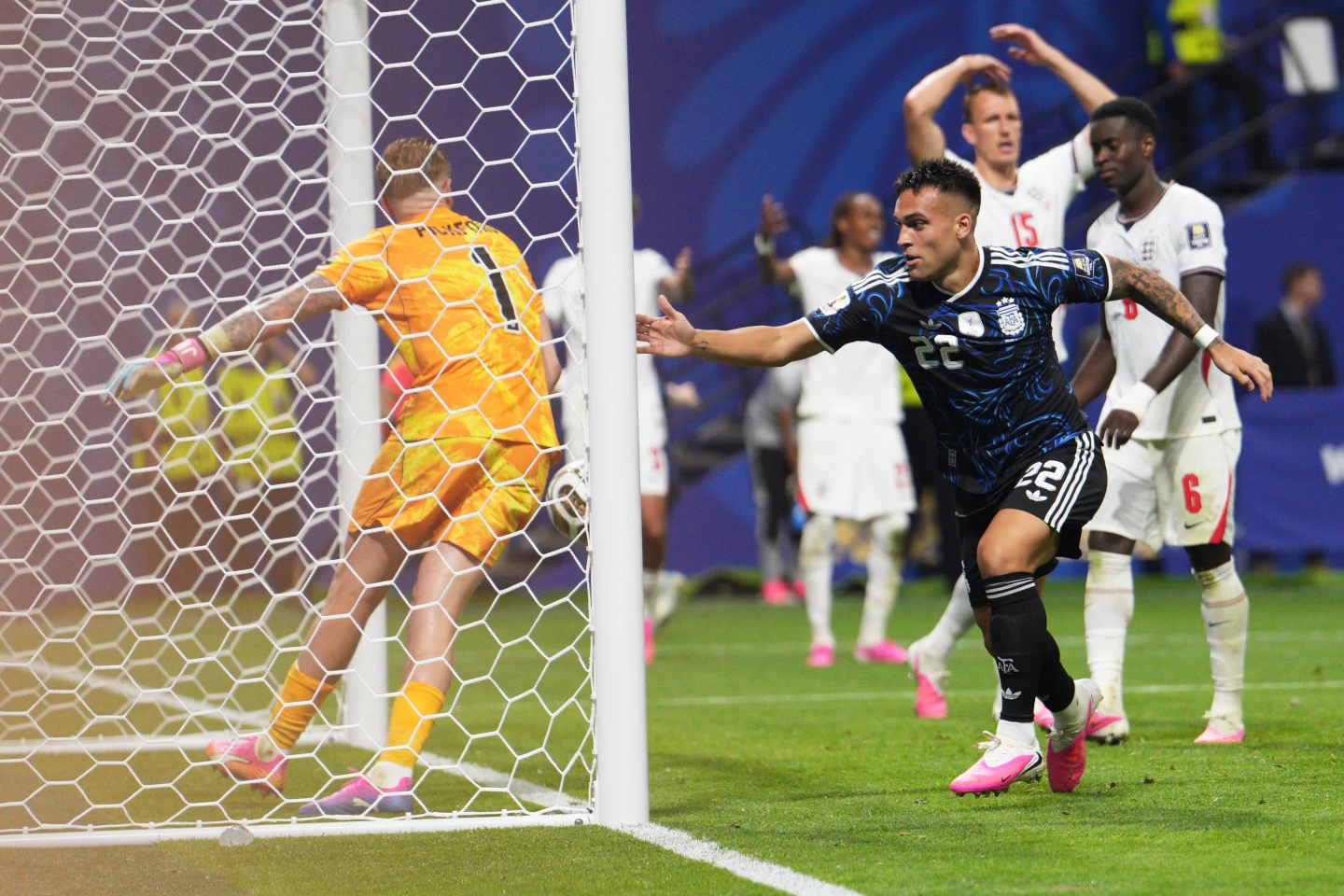 Defending champion Argentina reaches World Cup final by beating England 2-1