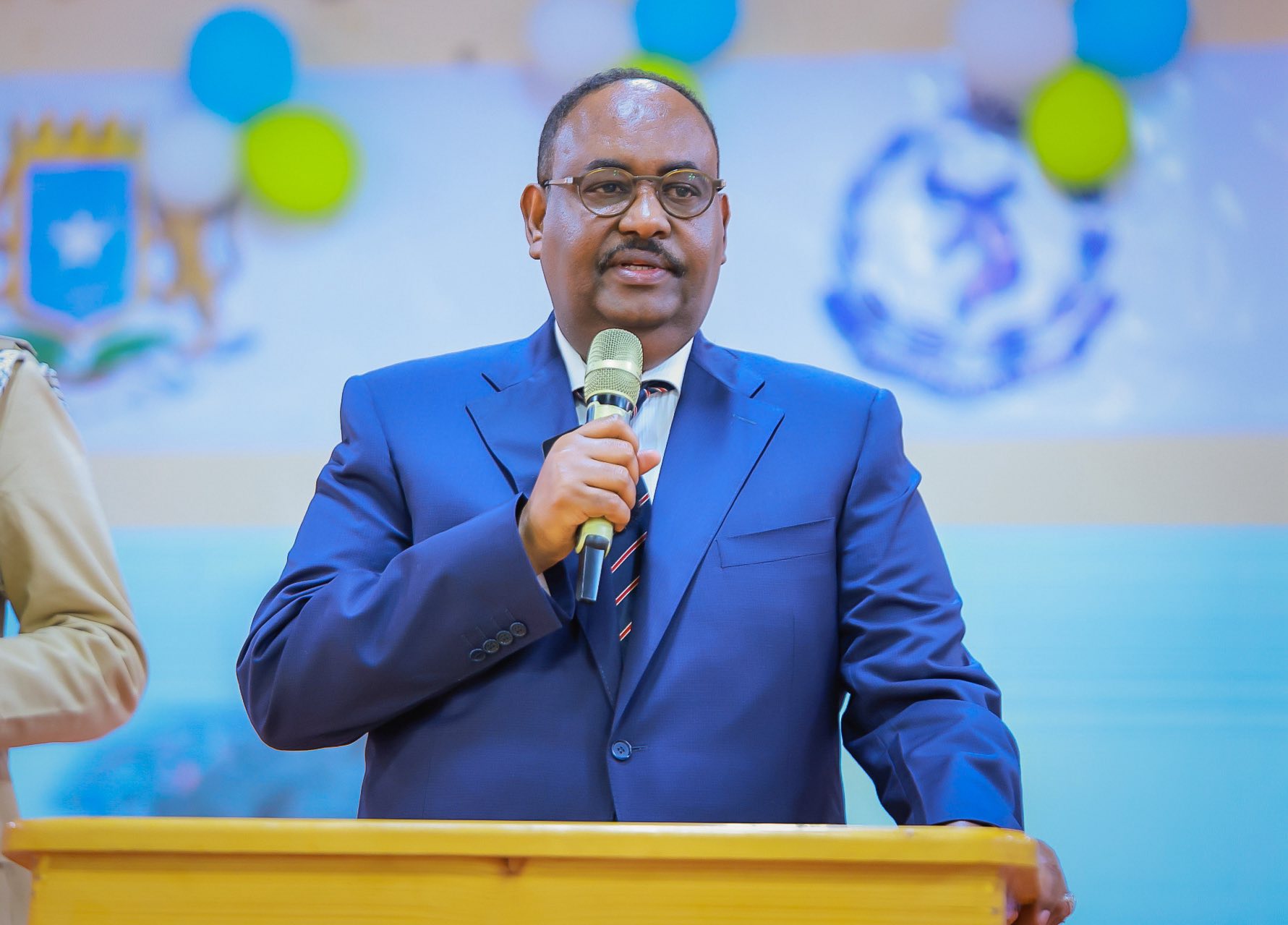 Deni oo ku hanjabay in aysan ogolaan doonin in Muqdisho...