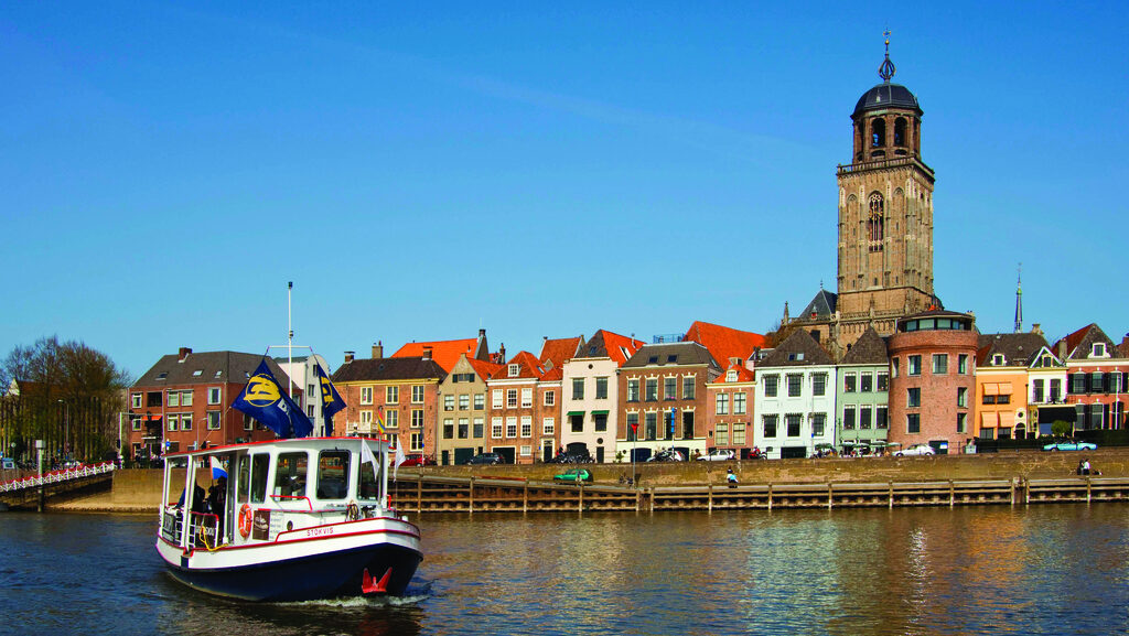 Deventer closes harbour indefinitely due to low river levels