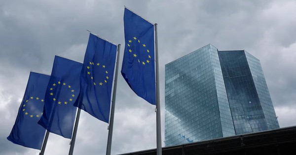 ECB considers lifting banks' minimum reserves to lessen own losses, sources say