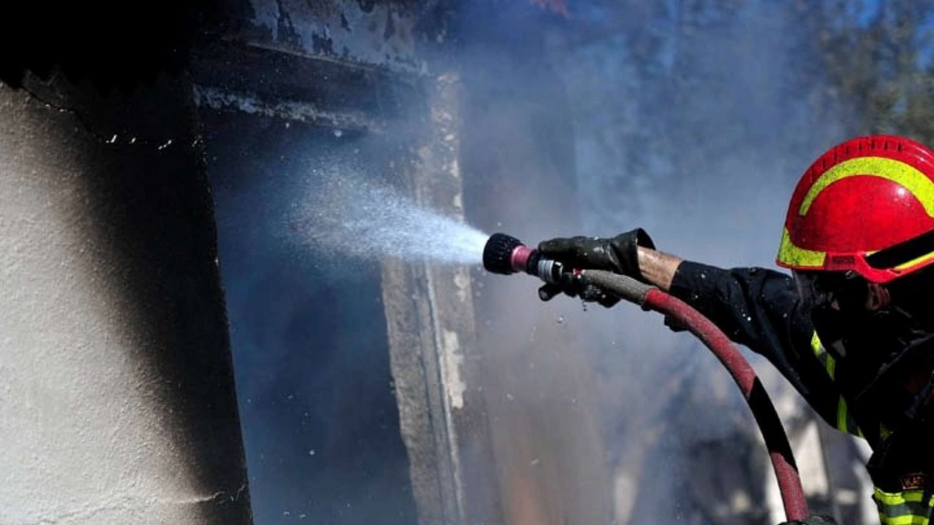 Eight injured, three in critical condition after Aspropyrgos factory fire