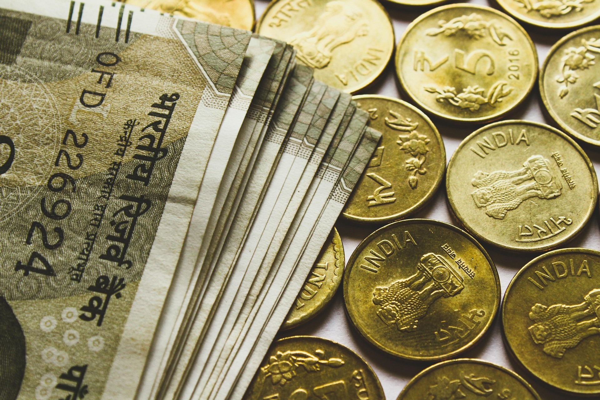 Exchange houses in Oman offer up to INR 250 per Omani Rial as Rupee nears record low