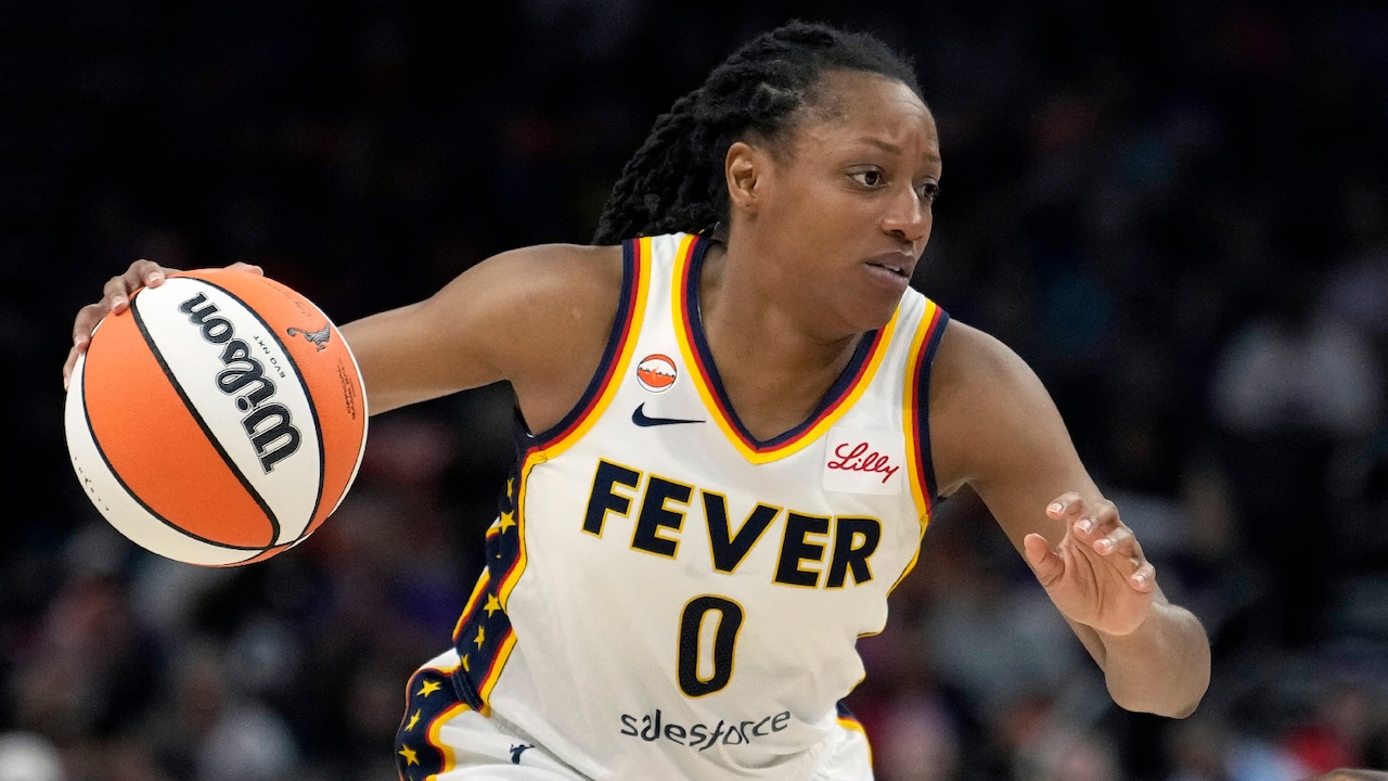 Kelsey Mitchell dribbling down the court against the Phoenix Mercury (2026).