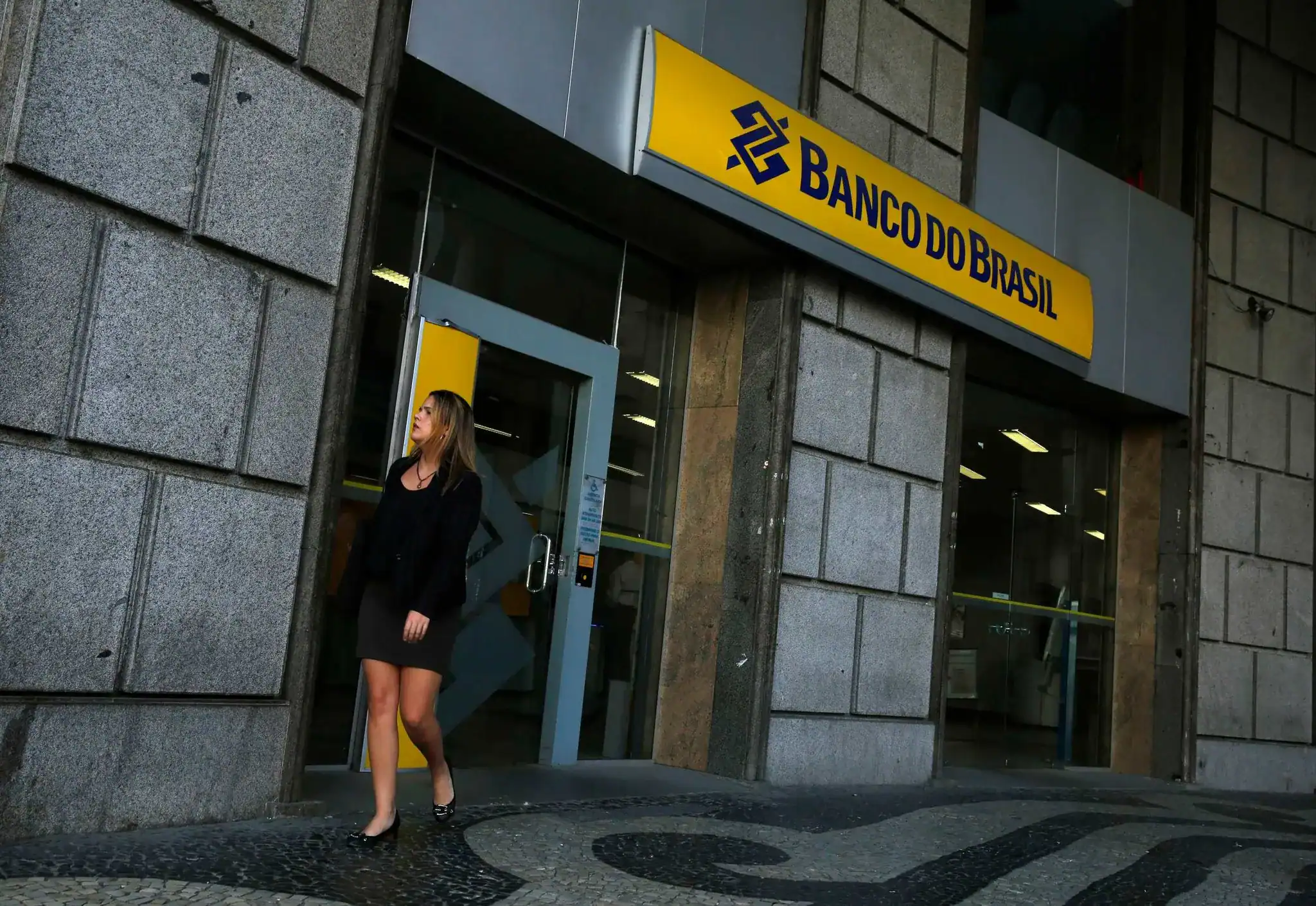 A Court Keeps Its Watchdog Inside the Firm That Bid for Banco Master