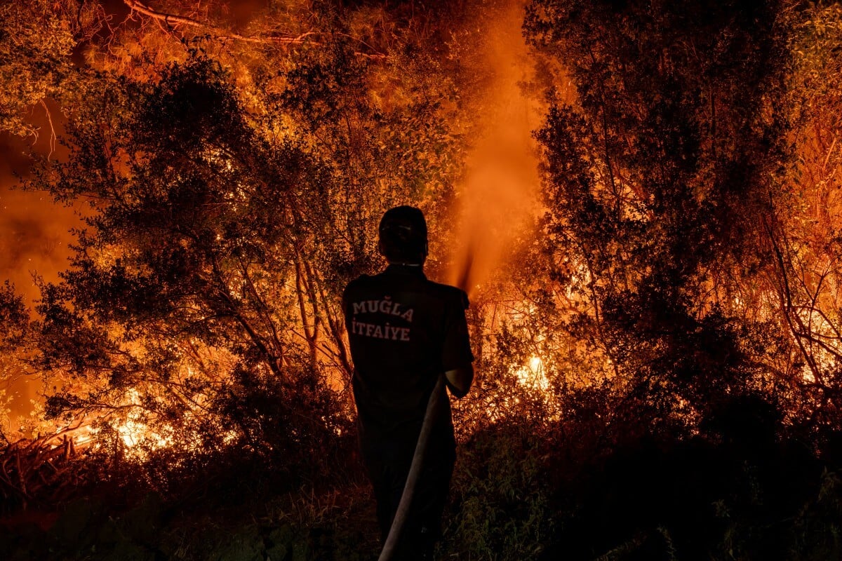 Firefighters battle wildfires near Turkey’s coastal resorts
