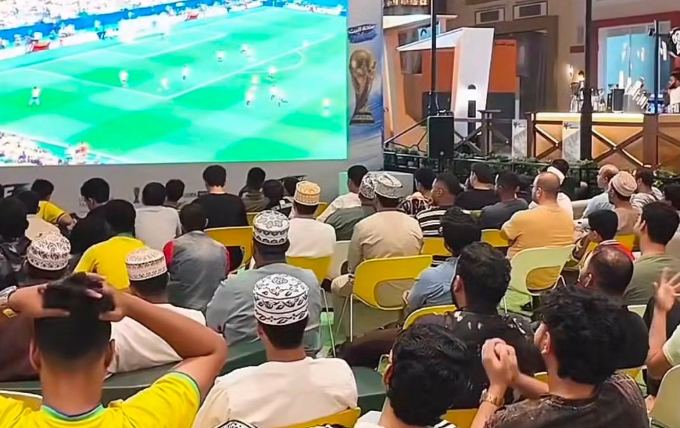 Football fever grips Oman as fans gear up for Spain-Argentina World Cup final