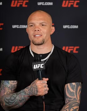 Former UFC fighter's bond set at $500,000 after alleged threats towards his wife