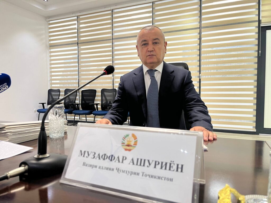 Four lawyers in Tajikistan fail certification, six lose professional status