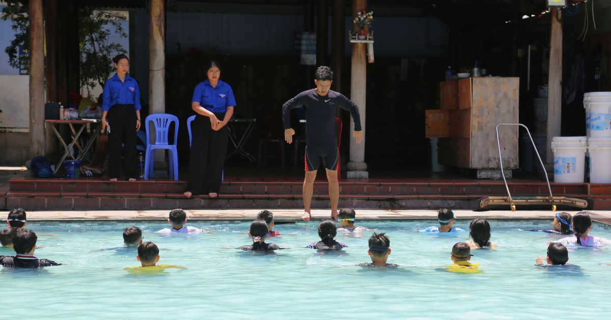 Free swimming classes in Ho Chi Minh City equip children with safety skills, ease parents’ worries