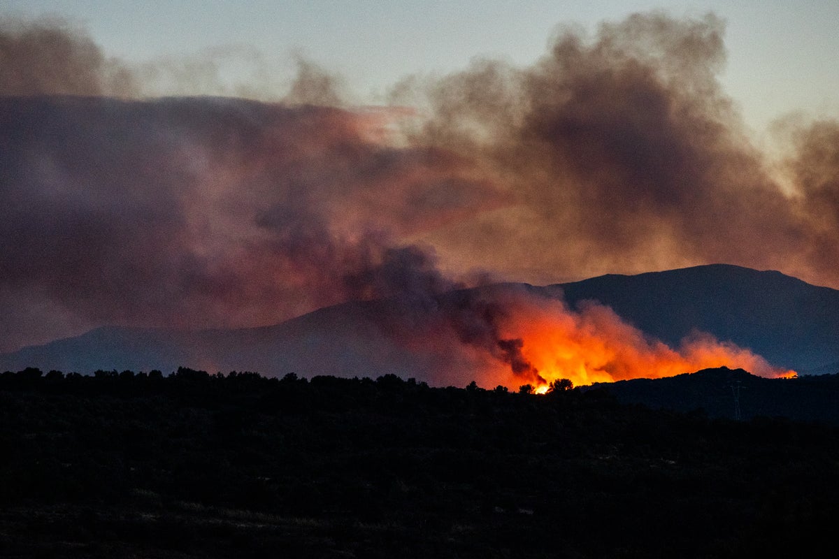 French wildfire forces 10,000 people from homes as fans banned from Tour de France stage