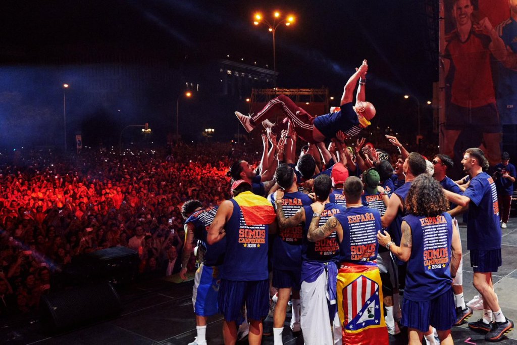 From Barajas to Cibeles: Spain’s World Cup winners receive a hero’s welcome