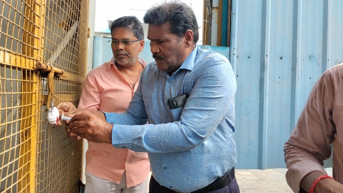 Gas leak: unit sealed by RDO after removal of ammonia
