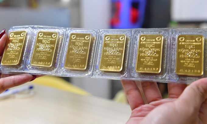 Gold prices recover from morning drop