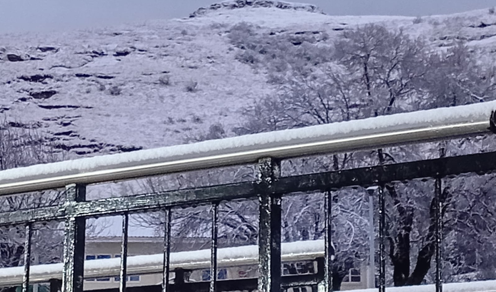 Heavy snowfall forces temporary closure of Qacha’s Nek border post - The Reporter Lesotho