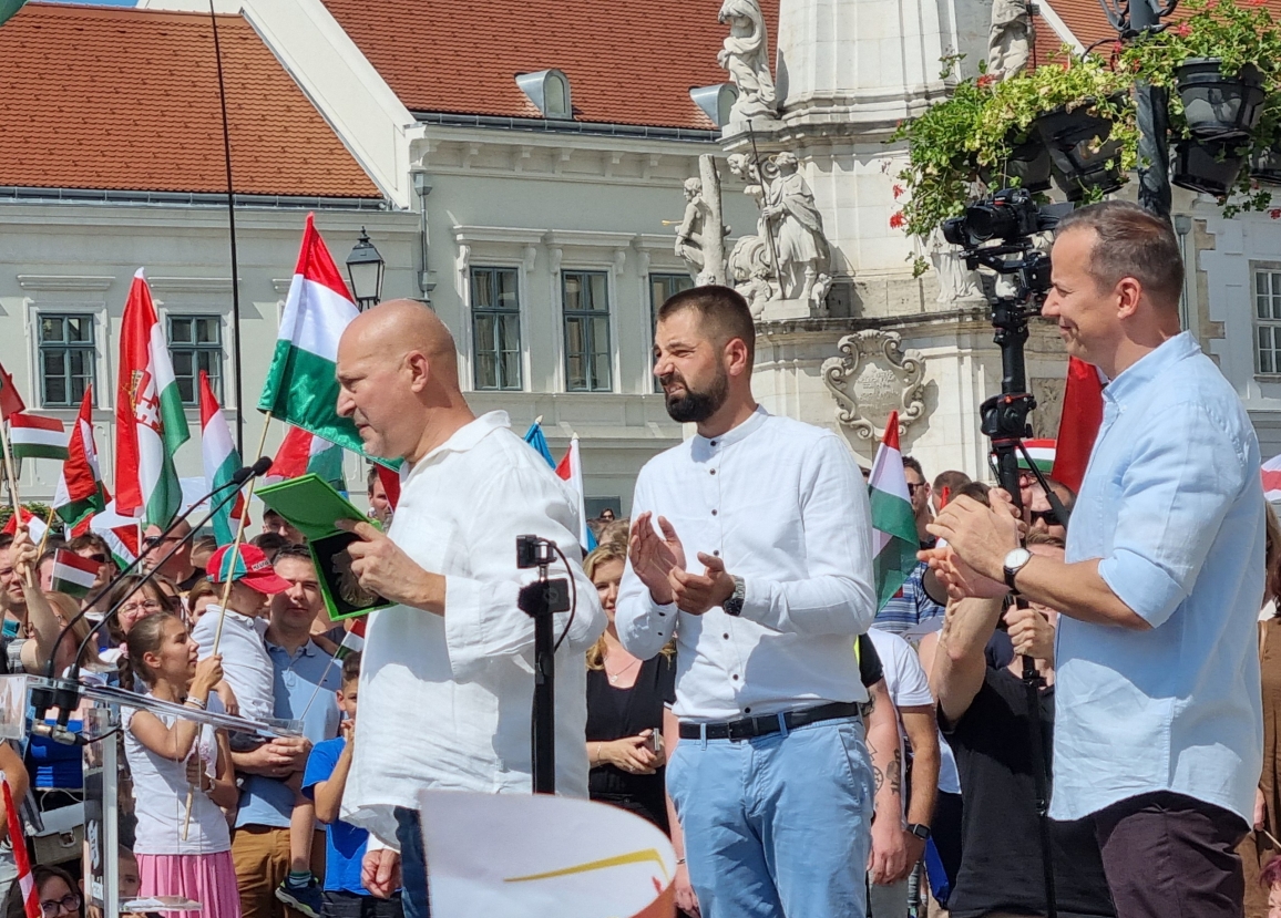 "Hero of Elizabeth Bridge" Honored for Throwing Pride Flags into the River