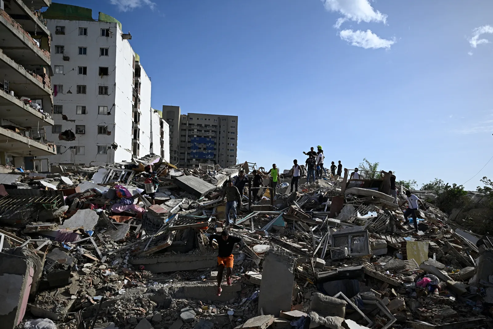 How International Correspondents Are Covering Venezuela's Disaster