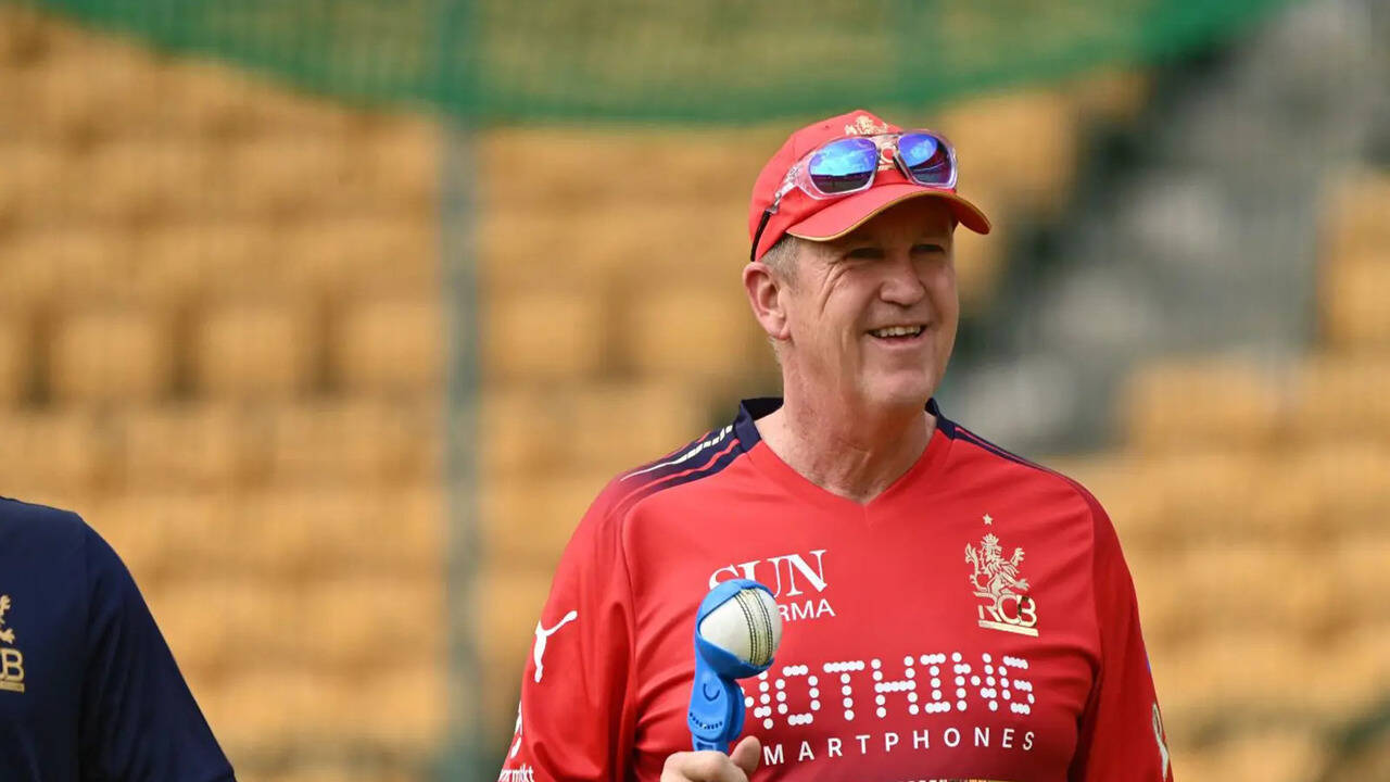 'I would be very surprised': Dinesh Karthik doubts Andy Flower will leave RCB for England Test coaching role | Cricket News